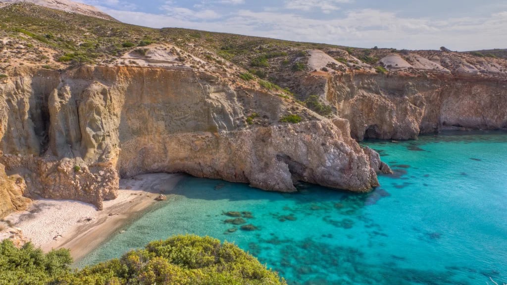 La cala Tsigrado en Grecia es una auténtica joya de la naturaleza (Shutterstock)