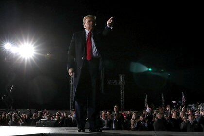 El presidente de los Estados Unidos Donald Trump se dirige a un mitin de campaña en Dalton, Georgia, el 4 de enero de 2021. REUTERS/Leah Millis/Archivo Foto