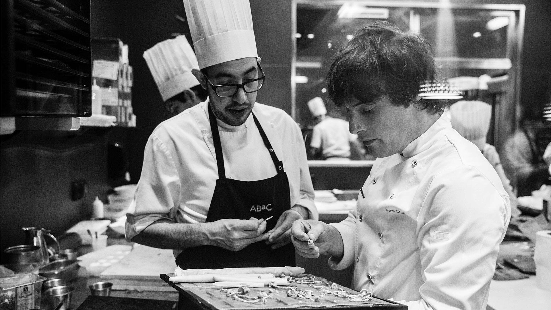 El chef Jordi Cruz en la cocina de su restaurante ABaC (Prensa ABaC Grupo).