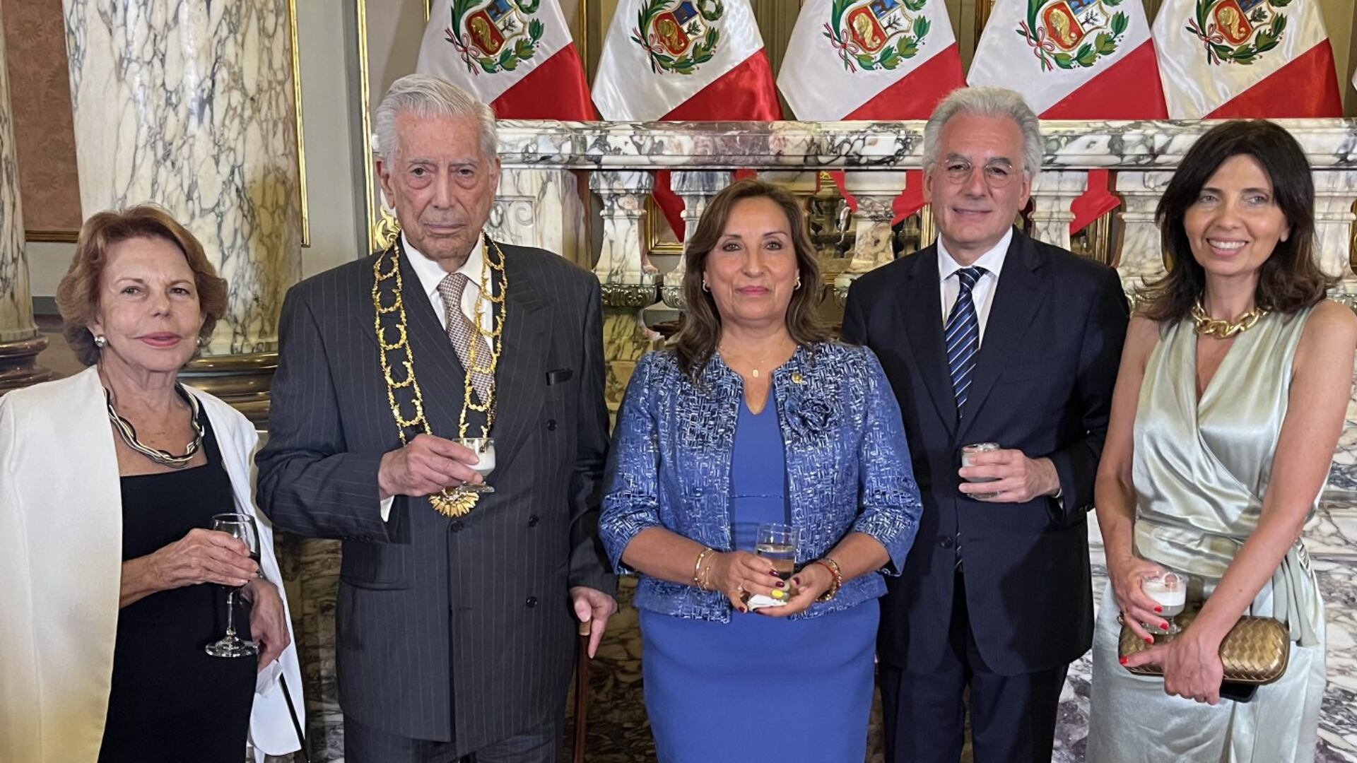 Mario Vargas Llosa fue conmemorado por la presidenta Dina Boluarte.