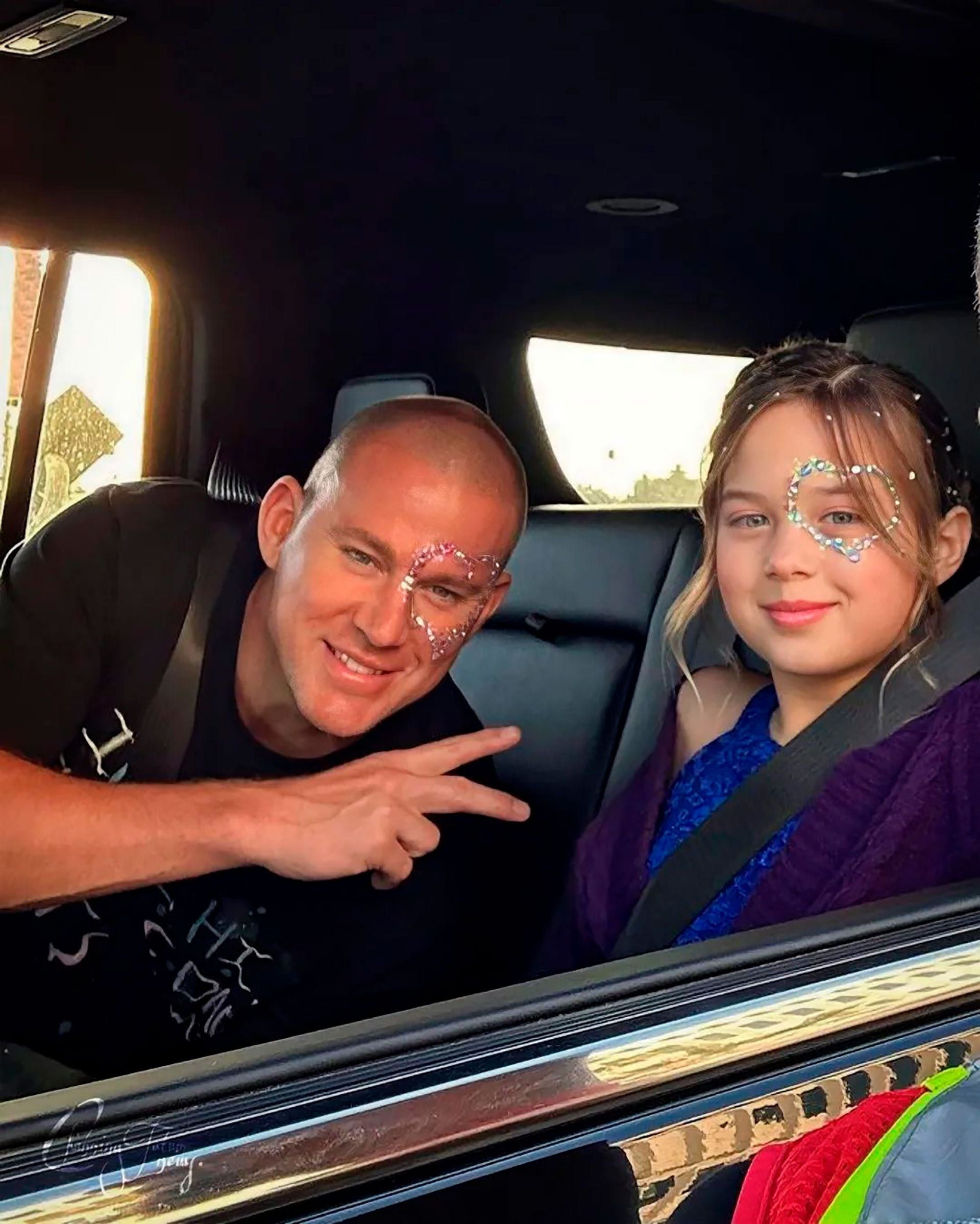 Channing Tatum llegó con un look lleno de brillos al concierto de Taylor Swift junto a su hija y disfrutó todas las canciones del recital.