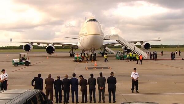 El Boeing 747-400 esperando el descenso de MBS