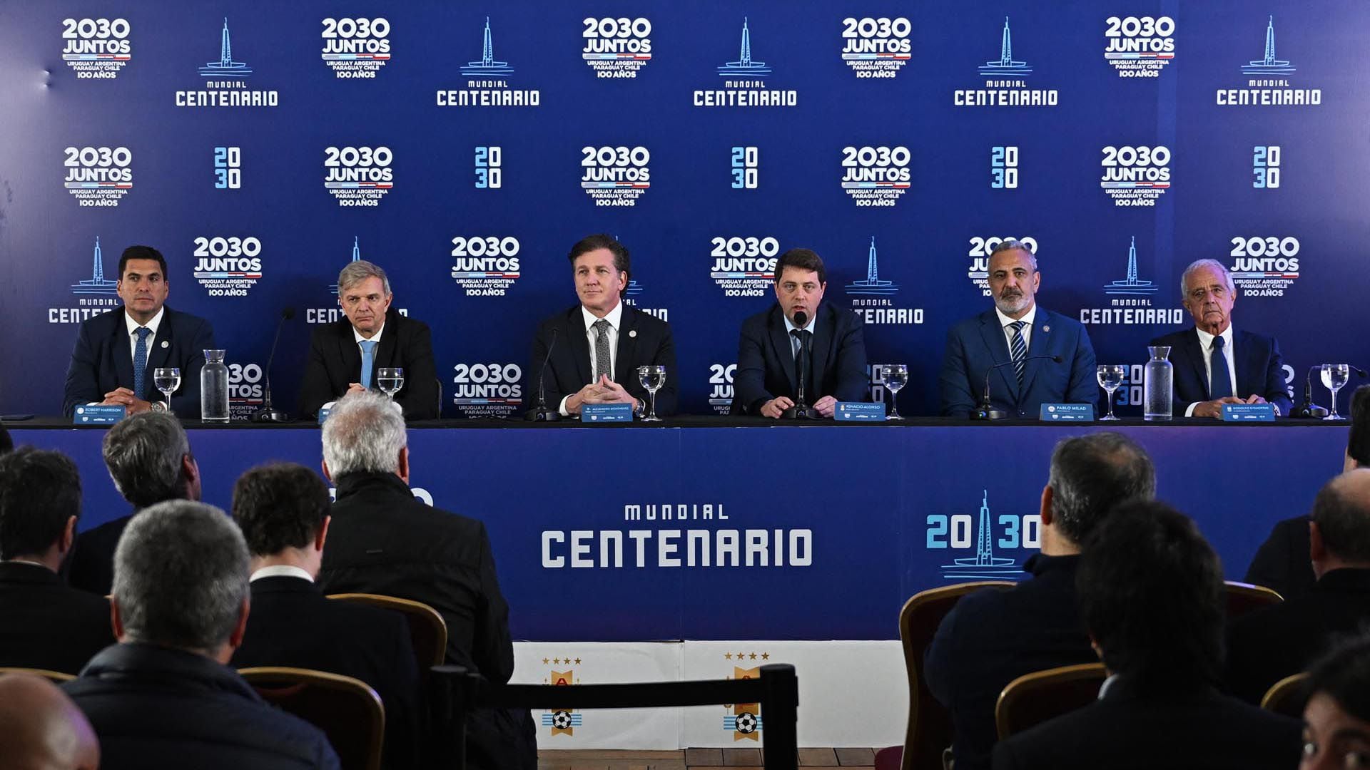 En Chile había alta expectativa por convertirse en sede del mundial 2030. Incluso, ya se hablaba de estadios que podrían ser utilizados como sede. (Photo by Pablo PORCIUNCULA / AFP)