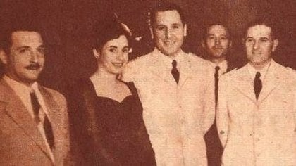 Una de las primeras fotografías de Evita con Perón, en 1944, publicada por historiadelperonismo.com