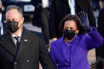 Kamala Harris se convirtió en la primera vicepresidenta de EEUU (REUTERS/Erin Scott)