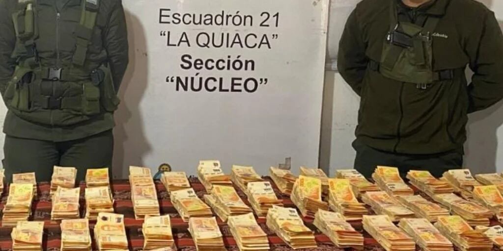 Efectivos de Gendarmería encontraron más de $10 millones ocultos en la mochila de un hombre en Jujuy