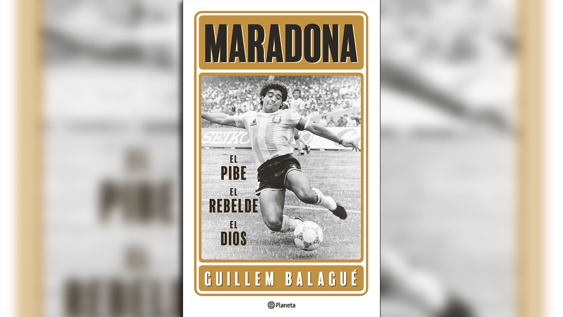 escritor Guillem Balagué y la portada de su libro sobre Maradona