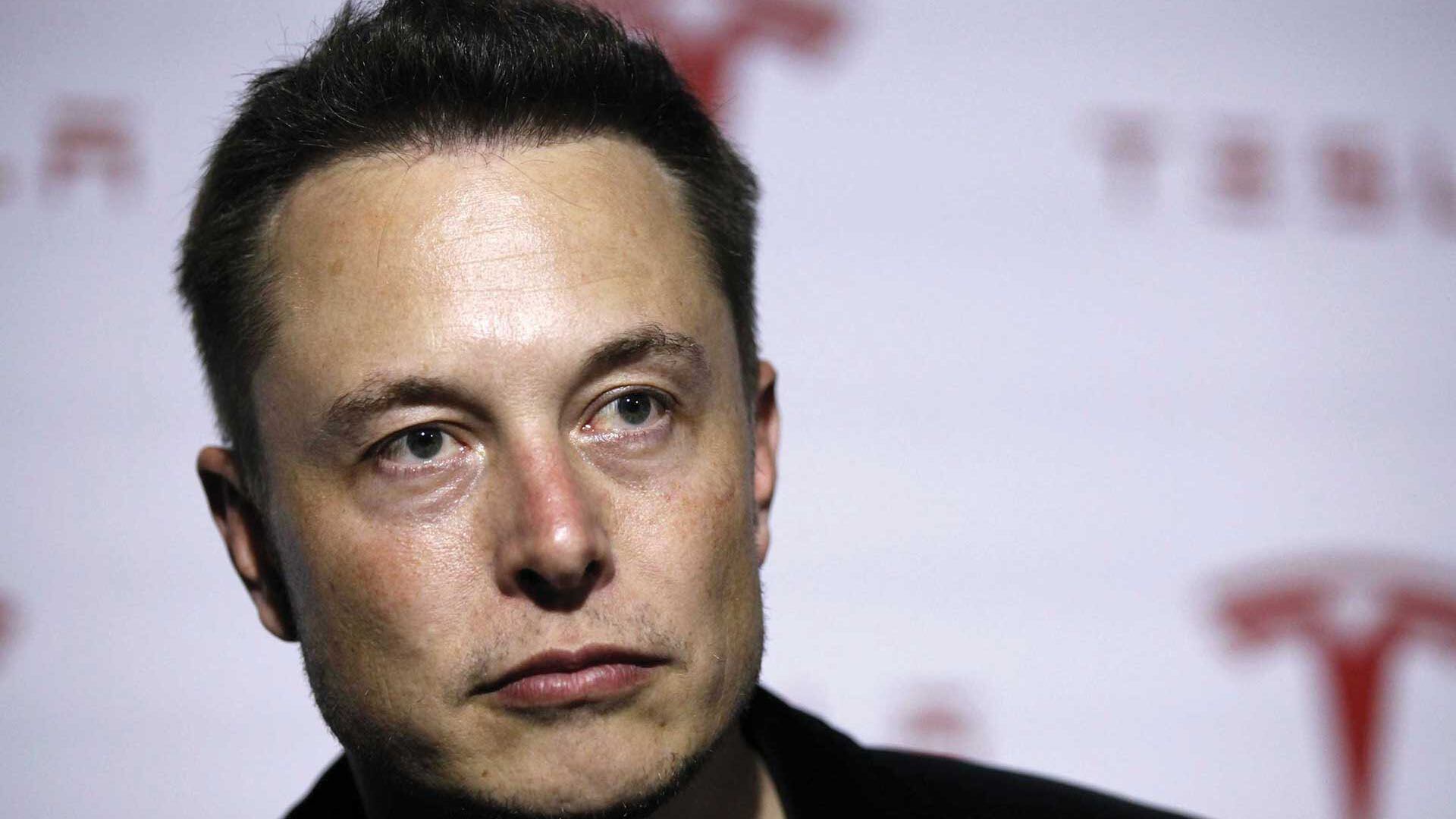 El fin de la época infernal de Elon Musk llegaría con la desautomatización de las cadenas de montaje en Tesla.
