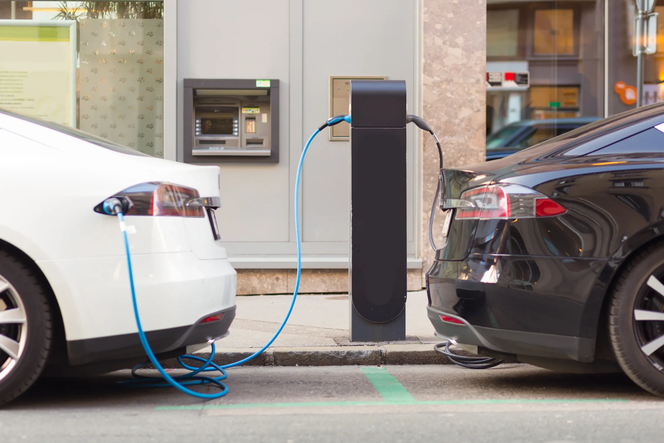 Limitar el arancel 0% a los vehículos eléctricos limita la transición energética del sector Andemos.