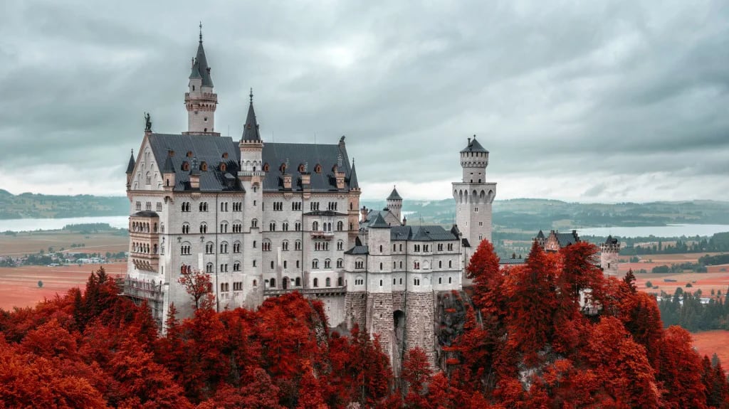 El castillo de Neuschwanstein, en Baviera, Alemania, es uno de los más conocidos en toda Europa (Shutterstock)