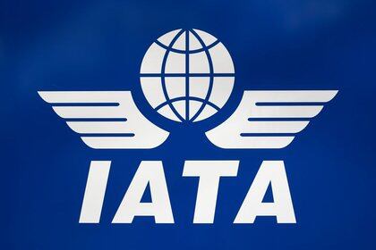 Foto de archivo del logo de IATA. Mar 13, 2020. REUTERS/Denis Balibouse