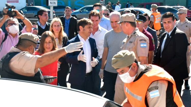 Los controles en las calles fueron supervisados por varias de las autoridades más importantes del país: el gobernador bonaerense Axel Kicillof, el jefe de gobierno porteño Horacio Rodríguez Larreta y la ministra de Seguridad de la Nación, Sabina Frederic