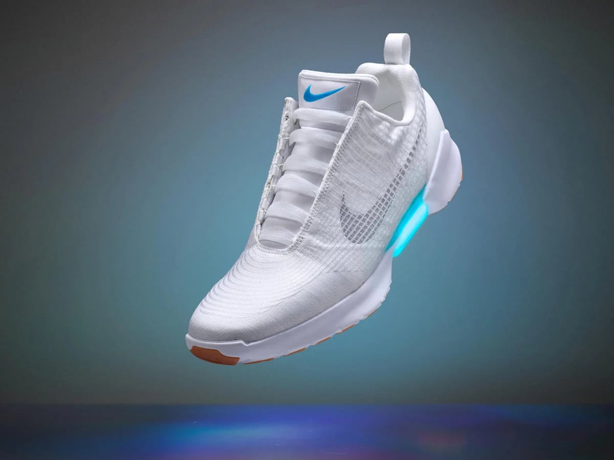 gastos generales espalda insulto Nike sacó a la venta las zapatillas inteligentes de Volver al Futuro -  Infobae