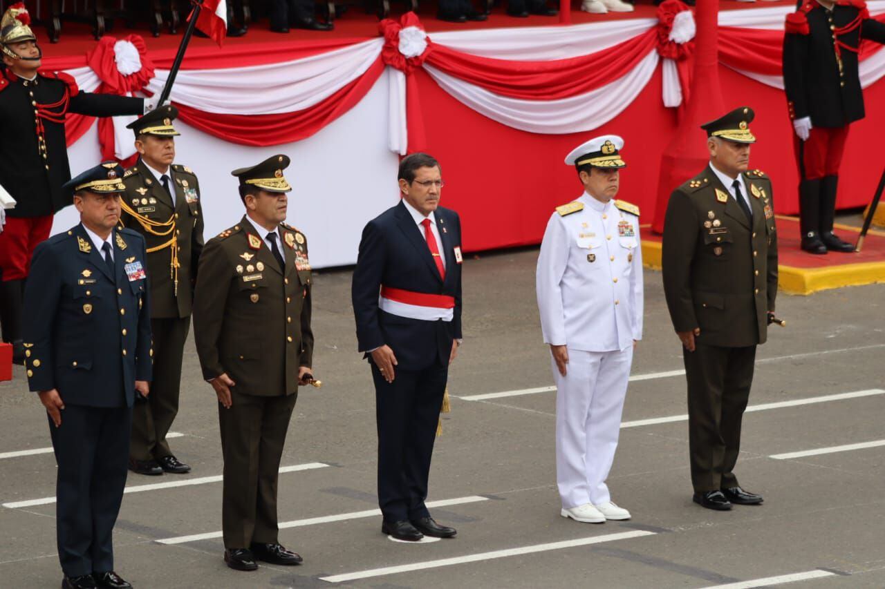 Ministro de Defensa, Jorge Chávez, en el Desfile Militar 2023