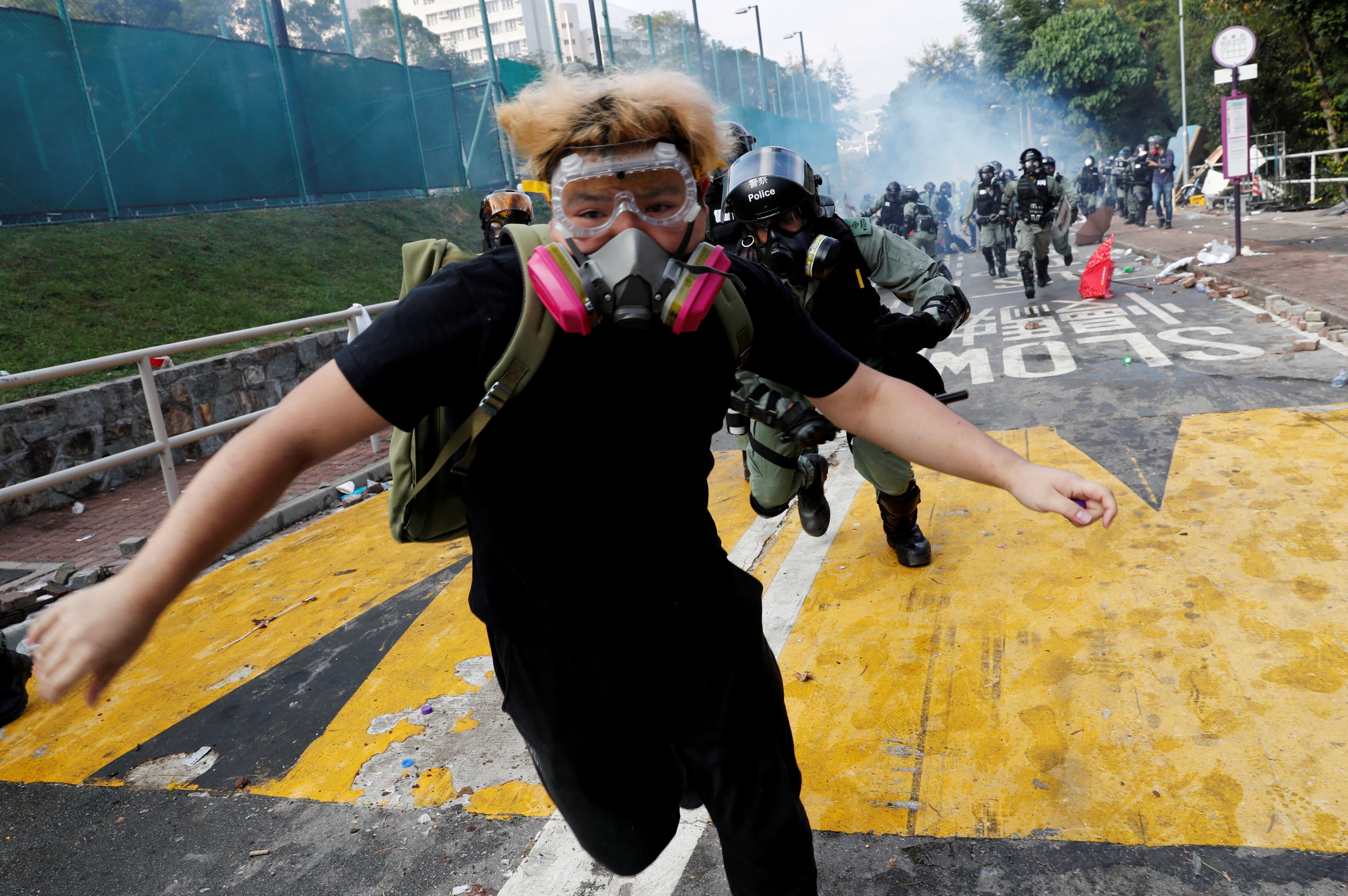 A university student runs away from riot police at the Chinese University of Hong Kong, Hong Kong, China November 12, 2019. REUTERS / Tyrone Siu / File photo 