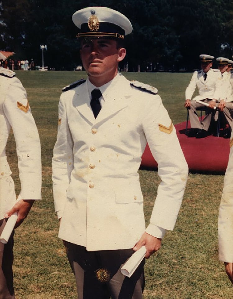 Baruzzo en la Escuela Sargento Cabral donde se recibiÃ³ en 1979