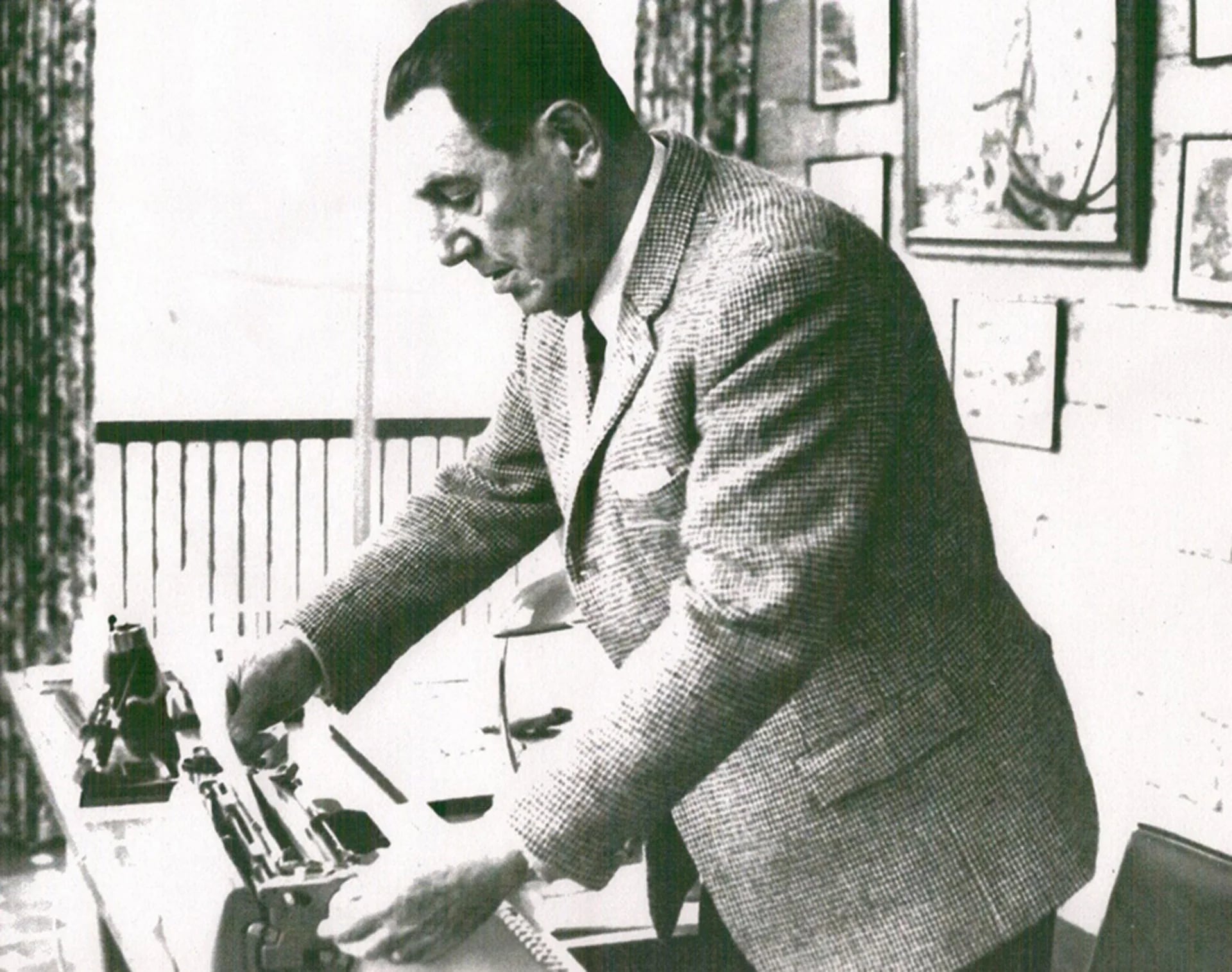 Perón pasaba largas horas frente a la máquina de escribir, respondiendo correspondencia