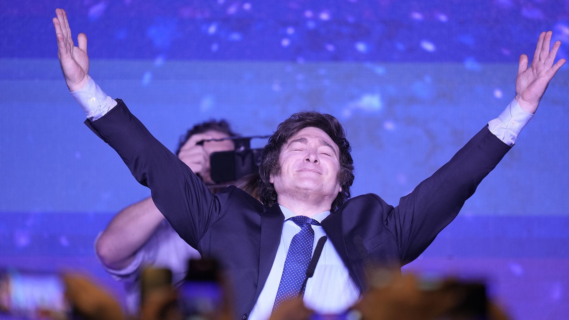 Los libertarios uruguayos felicitaron a Javier Milei tras ser el candidato más votado en las PASO (AP Photo/Natacha Pisarenko)