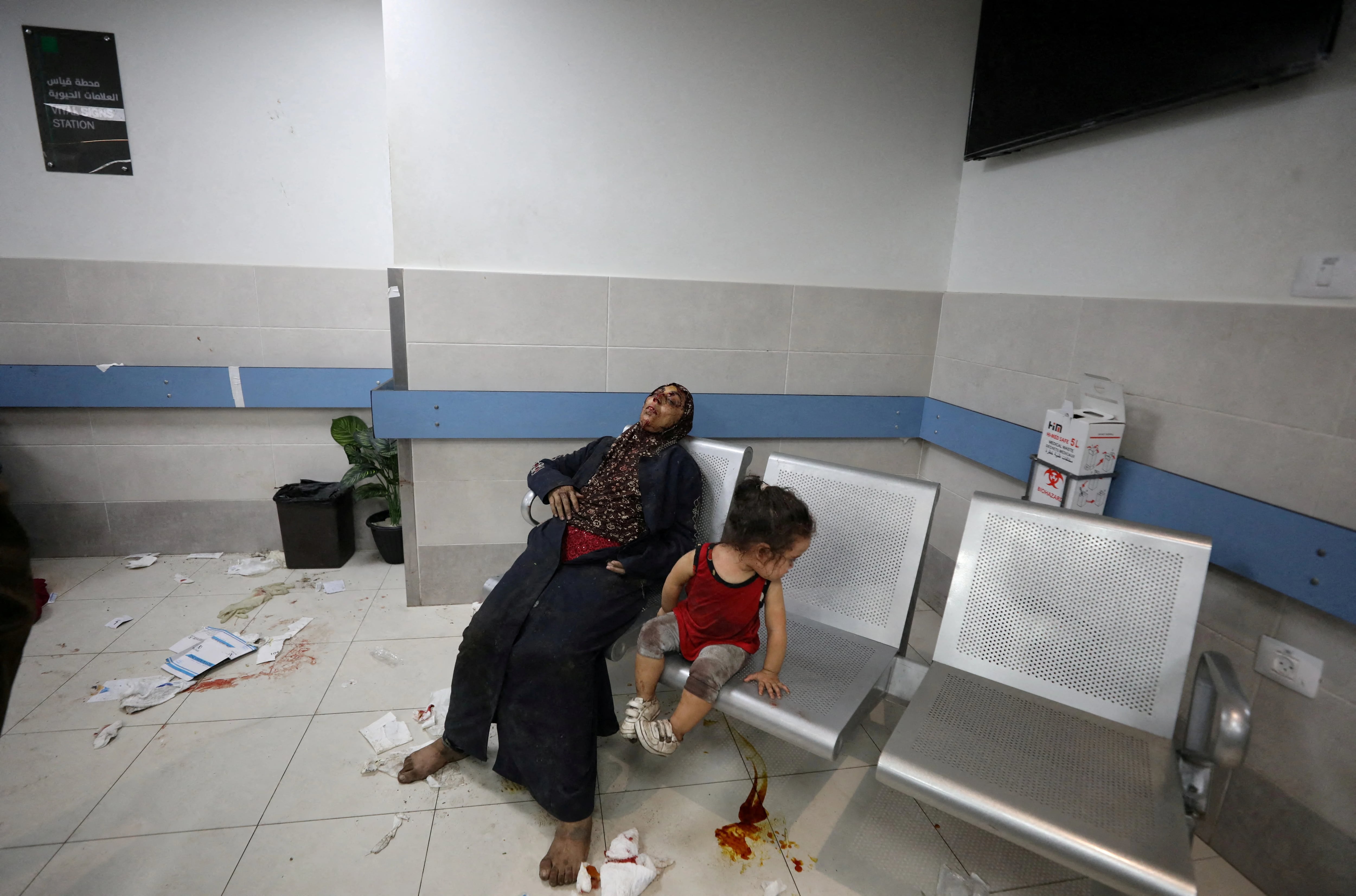 La inteligencia de la UE desmintió que sean cientos los muertos por la explosión en el hospital en Gaza: “Son algunas decenas, entre 10 y 50” (REUTERS)