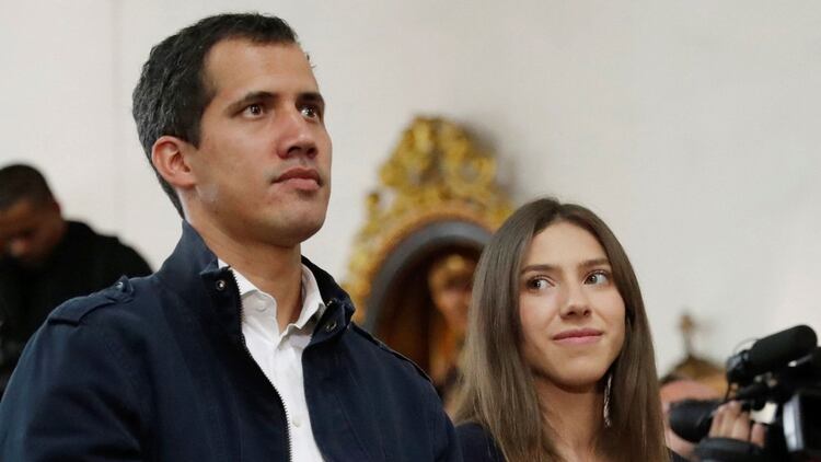 Juan Guaidó y Fabiana Rosales (Reuters)