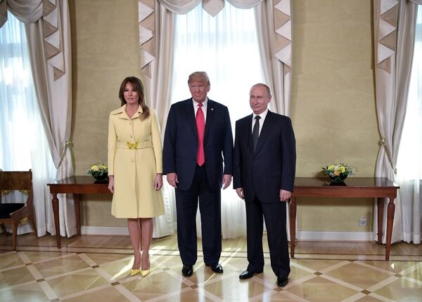 A la sesión de fotos también se unió la primera dama estadounidense, Melania Trump. El puesto está desocupado en Rusia desde 2013 (Reuters)