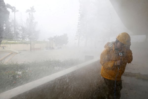 El tifÃ³n registrÃ³ vientos mÃ¡ximos de 230 kilÃ³metros por hora (REUTERS/Bobby Yip TPX IMAGES OF THE DAY)