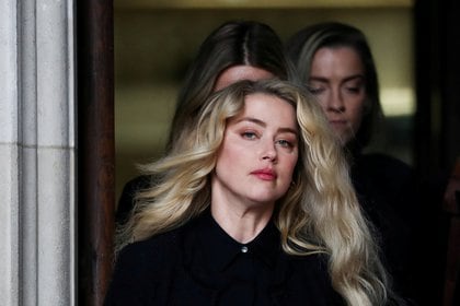 La ex esposa de Depp, Actor Amber, al salir de la corte en julio (Reuters/ Simon Dawson/ archivo)