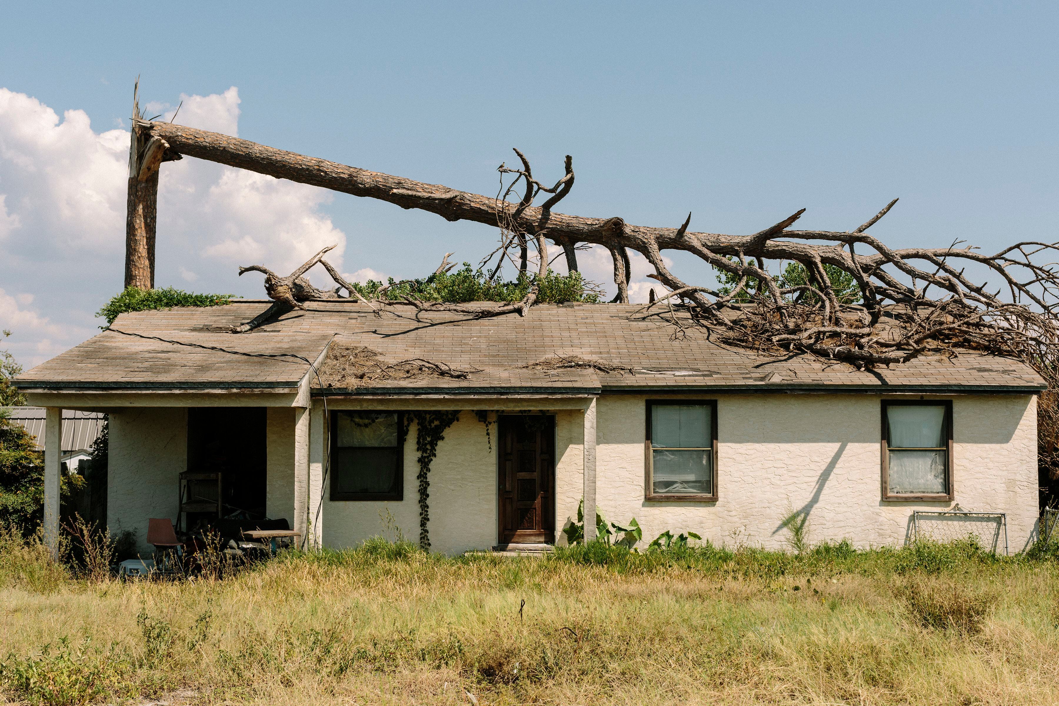 Una casa dañada por el huracán Michael (William Widmer/The New York Times)