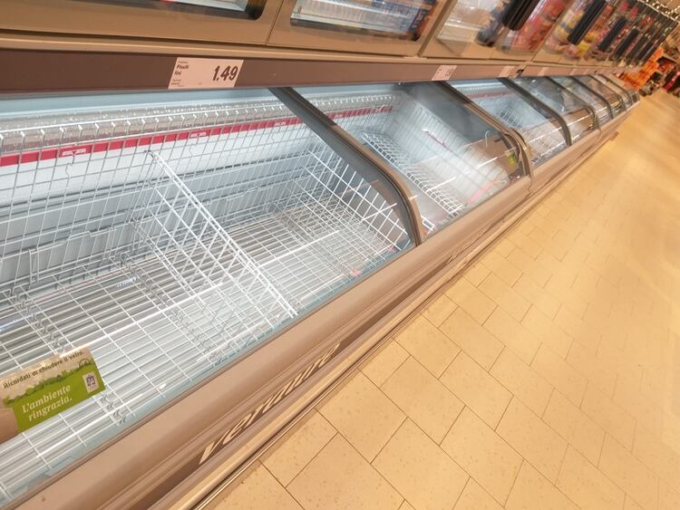 Los supermercados, vacíos como consecuencia de la expansión del coronavirus en la región. (Franco Garacciolo - Desde Piacenza - Italia)