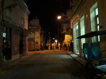 El régimen cubano detiene a un miembro del movimiento San Isitro en La Habana.  (Foto cortesía: ்ட Martamar 77)