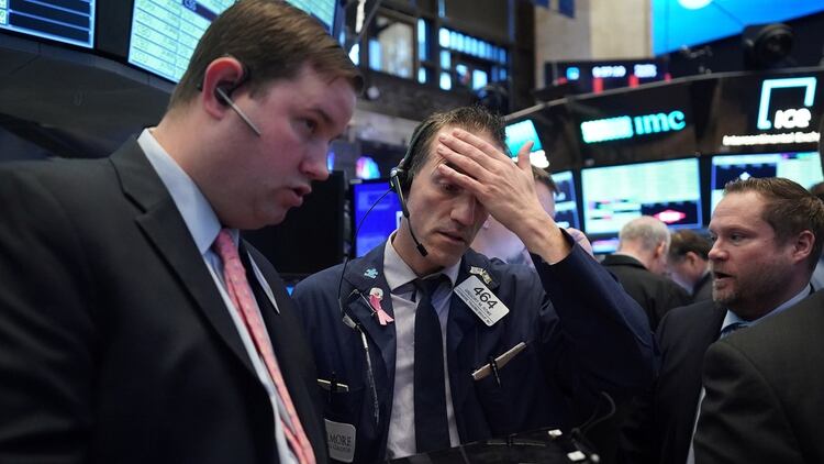  el índice Dow Jones cerró 2,352.60 puntos por debajo, o 10%, en 21,200.62 unidades y de esa manera registró su peor caída desde el lunes negro de 1987 (REUTERS/Bryan R Smith)