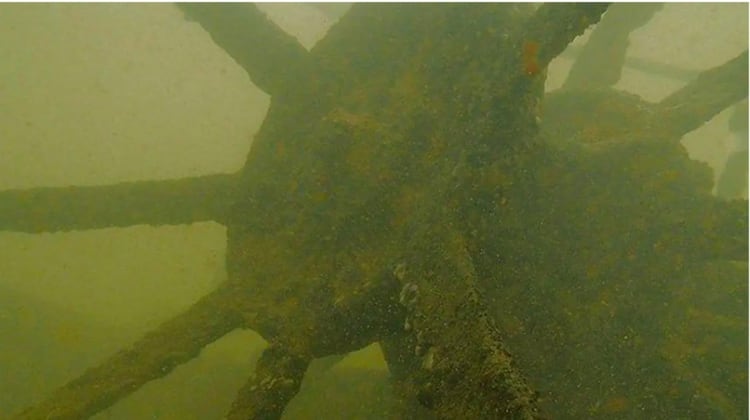 Parte sumergida del barco hundido encontrado frente a las costas correntinas (Gentileza Prefectura Naval).