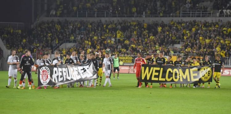El St. Pauli apadrina al FC Lampedusa, un equipo de refugiados de la ciudad (AFP)