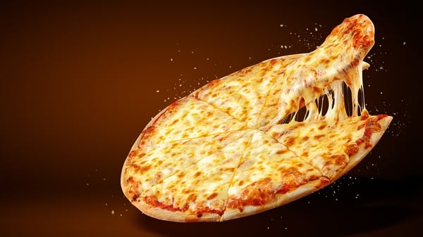 La más clásica: la pizza de muzzarella, que se sirve en todas las pizzerías del país y es la más consumida por los argentinos. ¿Con aceitunas o sin aceitunas? ¿Verdes o negras?  (Getty)