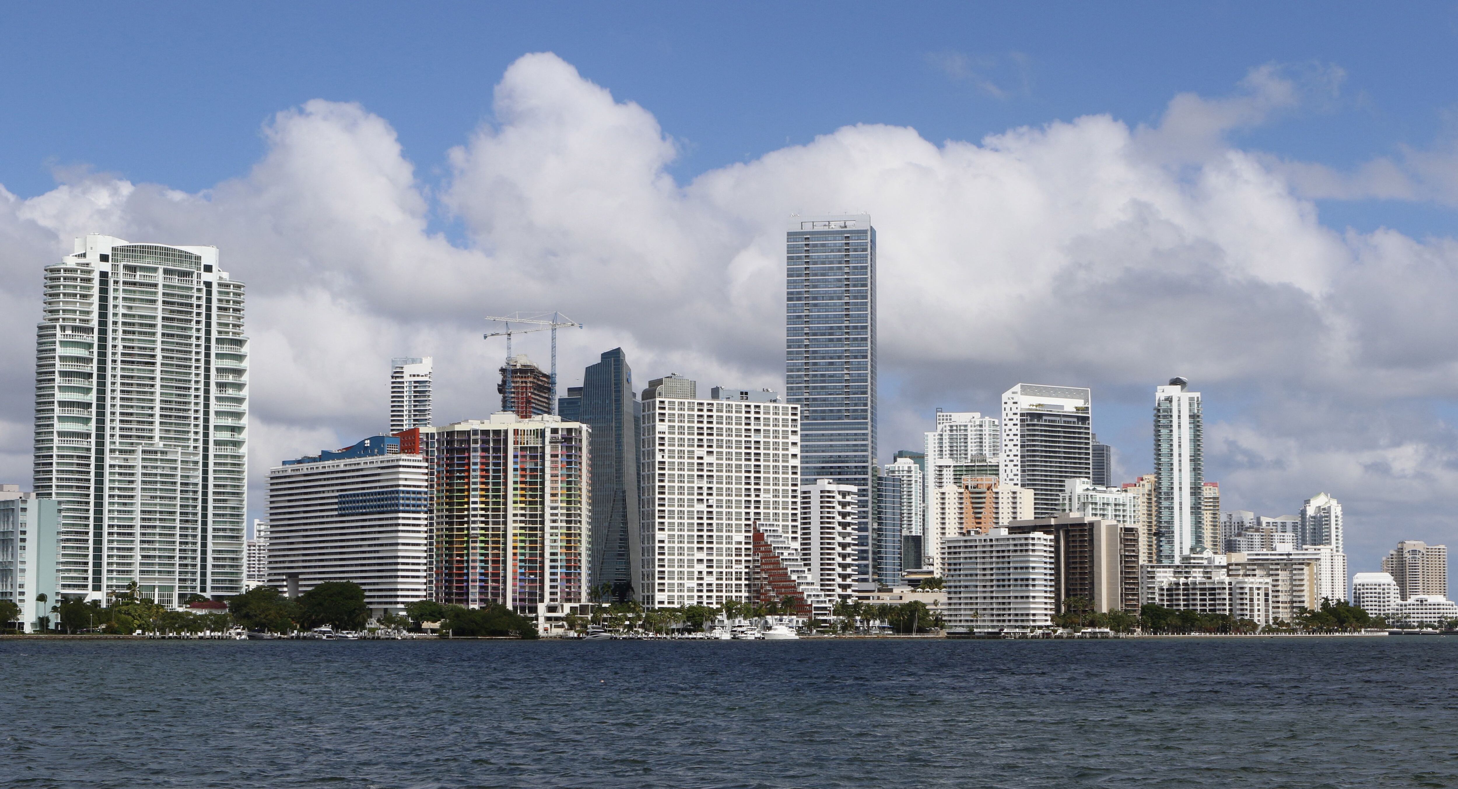 Más de 1.100 multinacionales y una significativa inversión financiera destacan a Miami como un centro económico en expansión. (REUTERS/Joe Skipper)