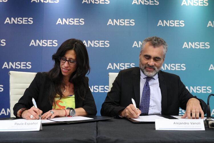 José Vanoli, director de Anses, con Paula Español, secretaria de Comercio Interior
