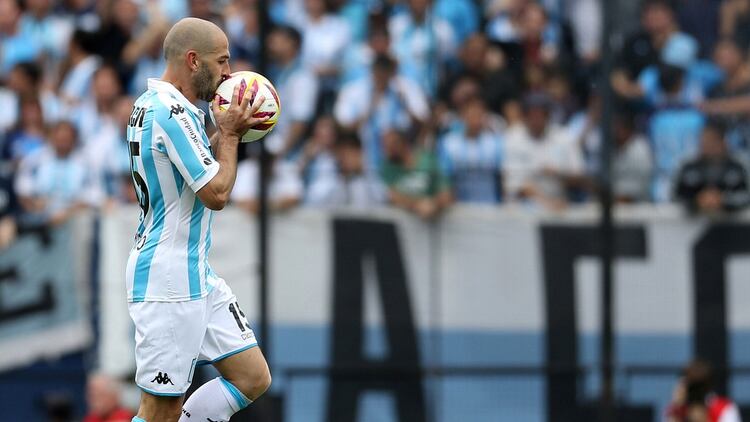 El capitán de Racing se lesionó el 22 de abril y llegaría con lo justo (Foto Baires)