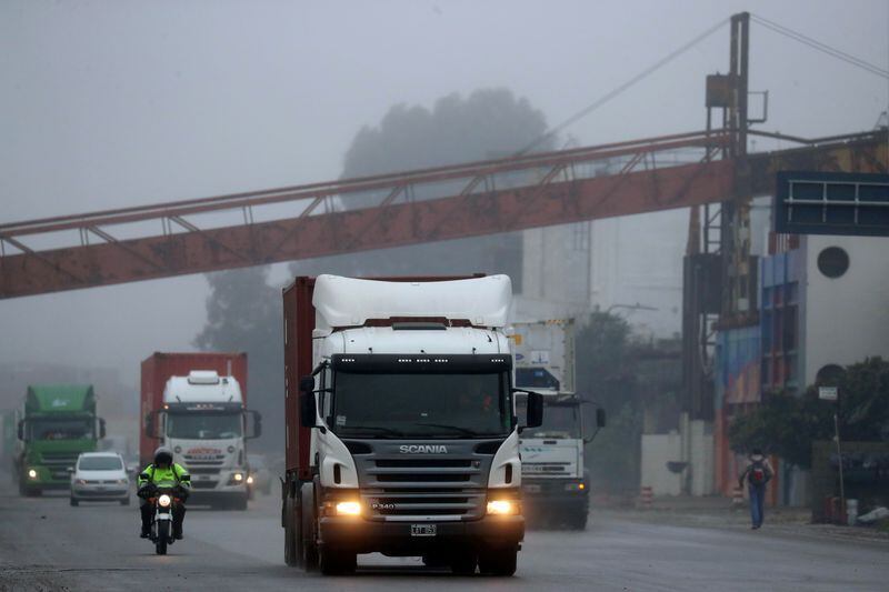 En los primeros ocho meses del año, el costo del transporte de cargas subió 87%. REUTERS