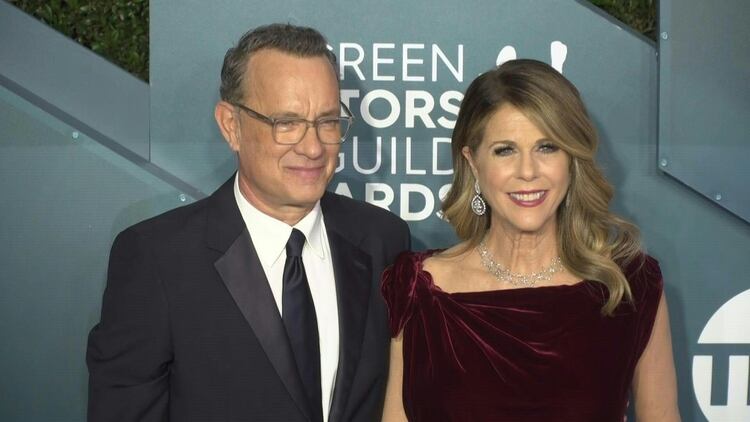 Tom Hanks y su esposa Rita Wilson donan su sangre para ayudar a desarrollar una vacuna 