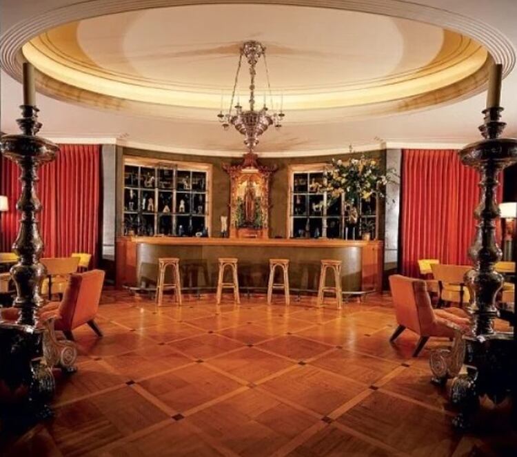 El bar de Warner (Architectural Digest)