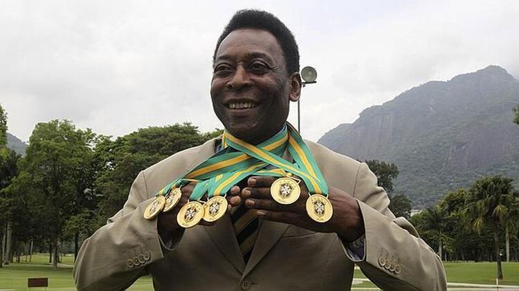Pelé es considerado el futbolista con más goles de la historia contando partidos no oficiales