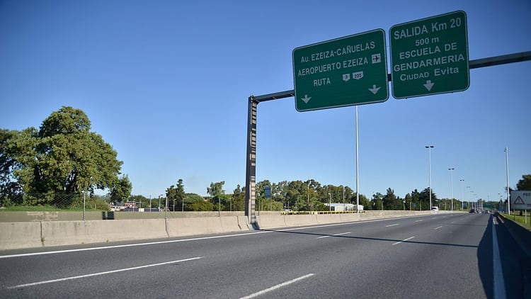 Autopista Riccheri altura Avda Monseñor Bufano (ex Camino de Cintura). La cuarentena obligatoria funcionó por la coordinación del gobierno nacional y los intendentes bonaerenses. (Gustavo Gavotti)