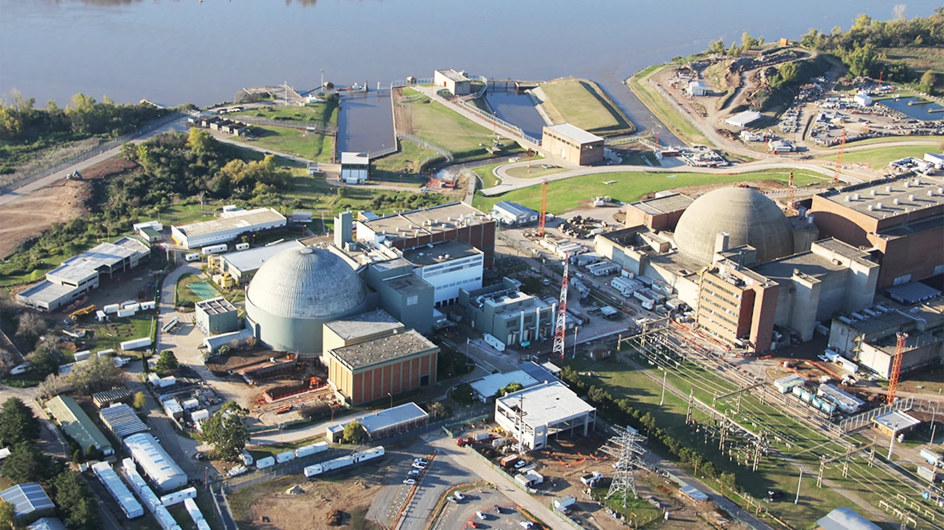 La central nuclear de Atucha, en el partido de Zárate, Buenos Aires, sobre la ribera del río Paraná