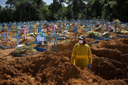 Foto de archivo del cementerio Parque Taruma en Manaos, en medio de la pandemia del coronavirus, el 31 de diciembre de 2020 (REUTERS/Bruno Kelly)