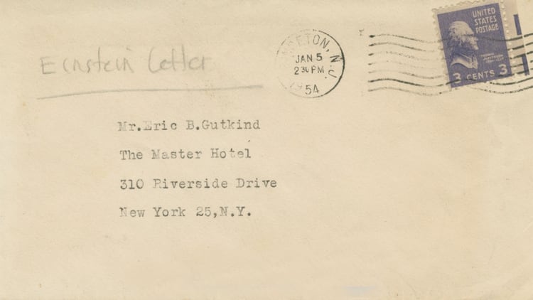 El sobre que contenía la carta en la que Albert Einstein le respondía a Eric Gutkind por su libro sobre religión