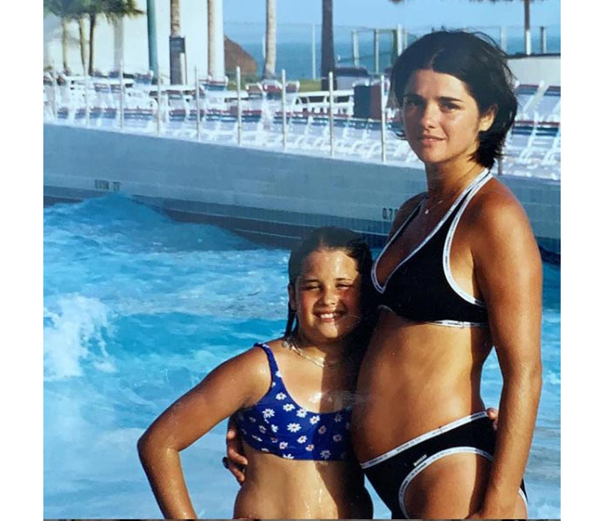 Araceli González, junto a su hija Florencia Torrente, en la espera de su Tomás Kirzner, hijo de su relación con Adrián Suar