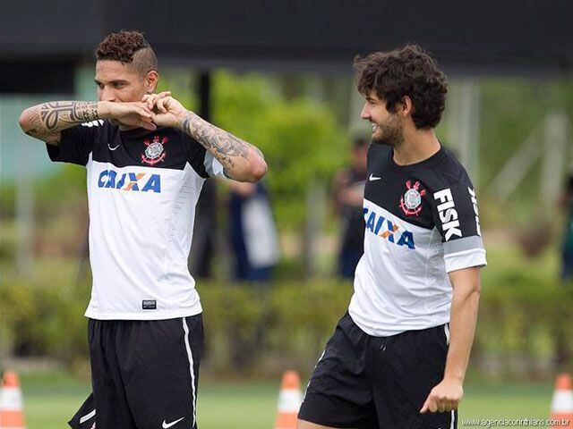 Paolo Guerrero compartió con Alexandre Pato en Corinthians entre el 2013 y 2014. - créditos: Agencias