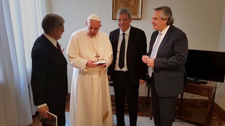 Alberto Fernández en un encuentro con el Papa
