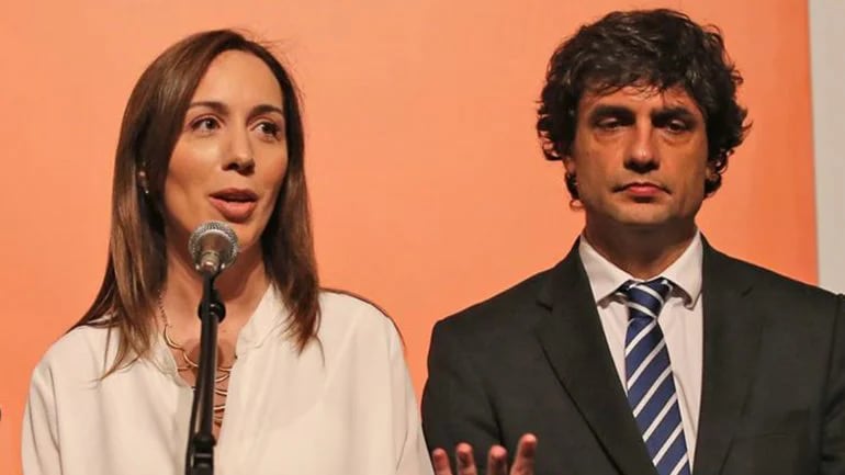 La gobernadora Vidal, junto al ministro de Economía bonaerense, Hernán Lacunza