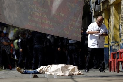 El día con más muertes violentas fue el 23 de enero, con 98, de las cuales 16 se cometieron en Guanajuato y 14 en el Estado de México (Foto: REUTERS/Luis Cortés)